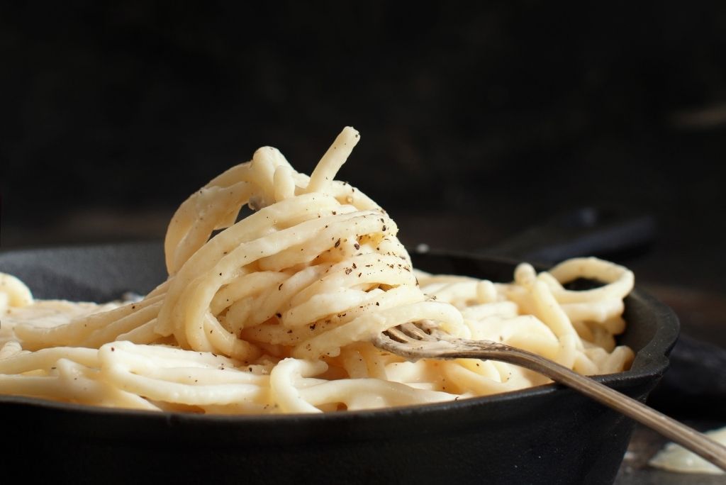 cacio e pepe con parmigiano cremoso